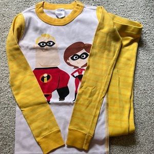 Hanna Andersson long sleeve pajamas (120/US 6-7).